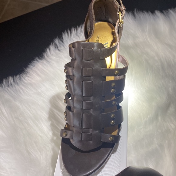 Women’s Worthington Brown heels.  Size 7 1/2 , 4” heel. - Picture 3 of 7